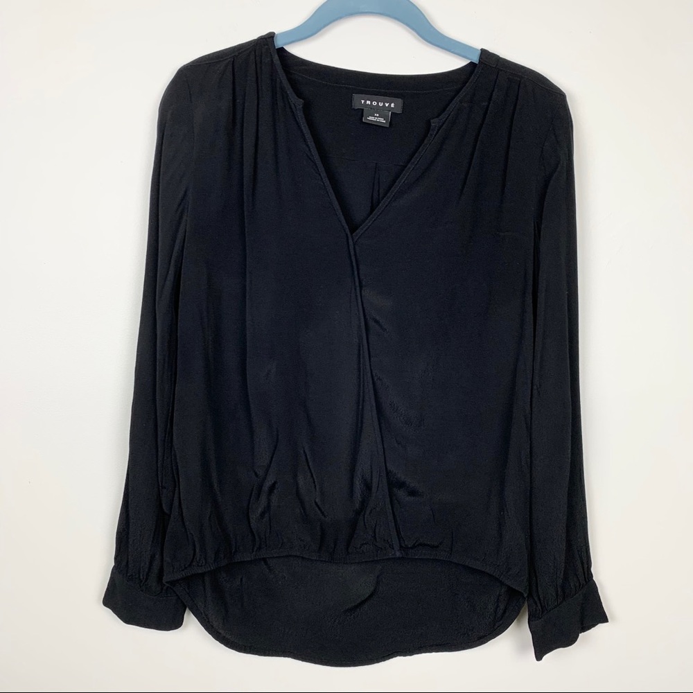 Trouve Black V-Neck Zipper Cuff Slant Blouse